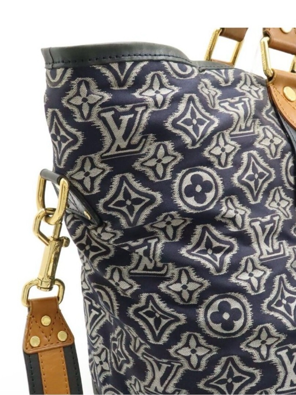 Louis Vuitton Aviator Bag - Picture 3 of 5